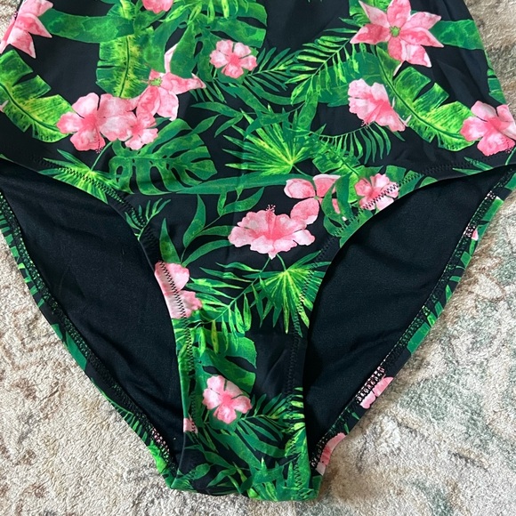 Balance Collections Women’s Size Small - Picture 2 of 9